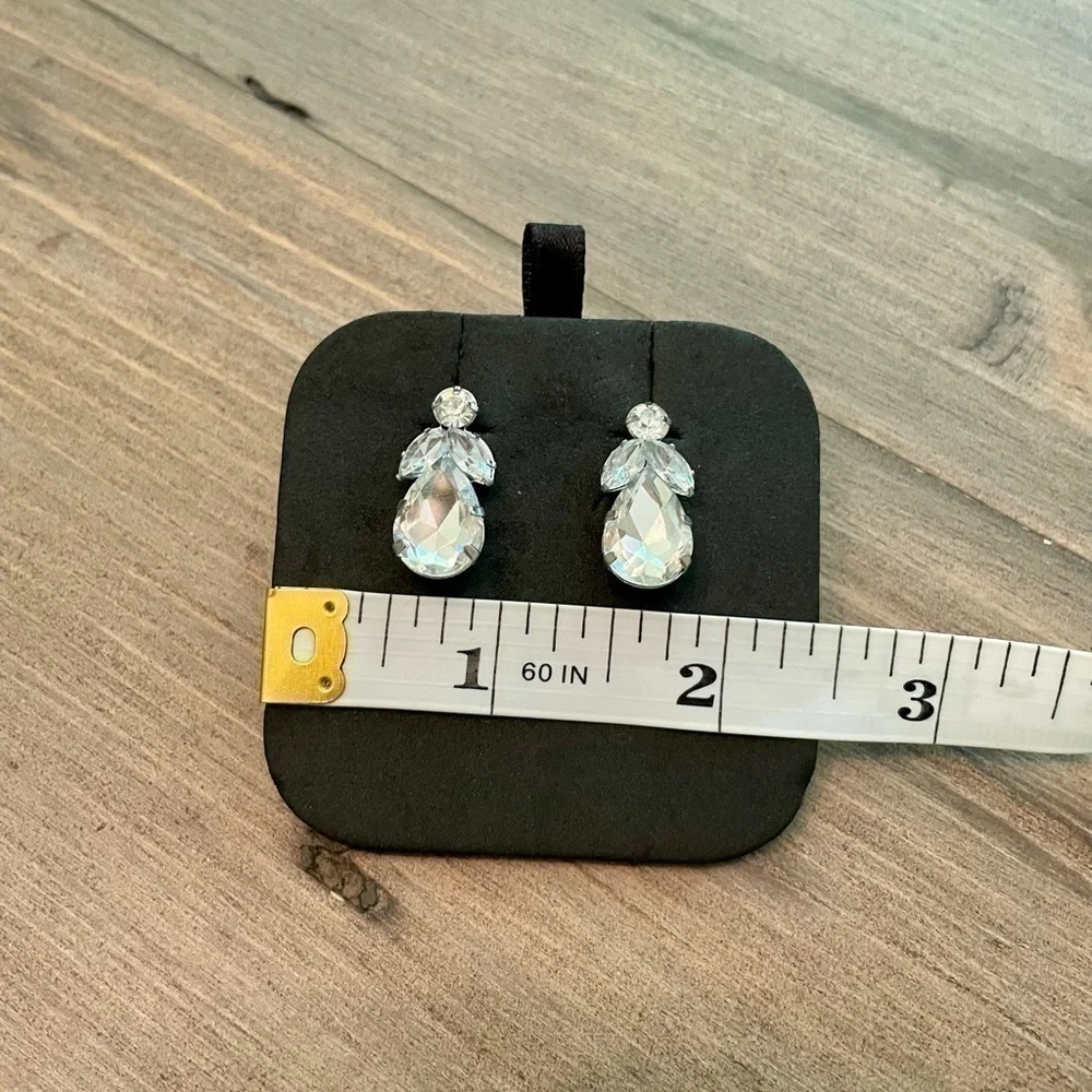𝅺OLD Navy Crystal drop post earrings